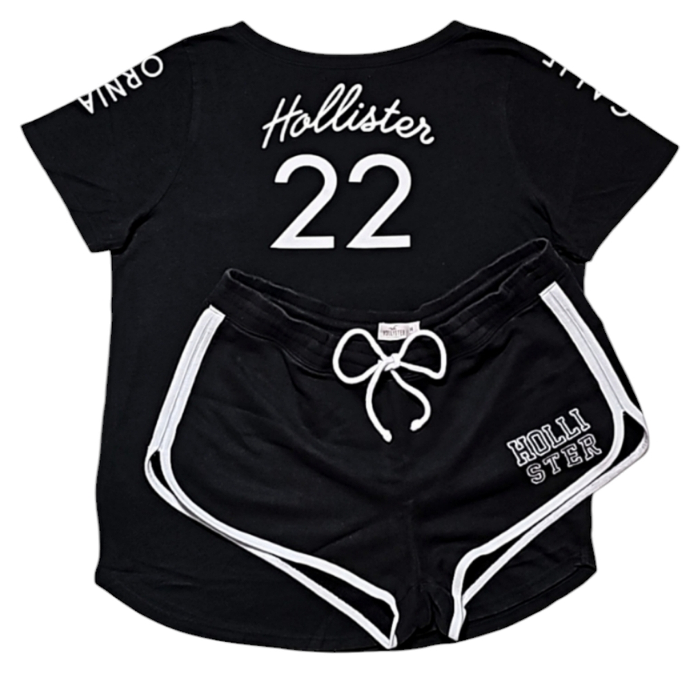 Hollister CA. 2Pc. Shortsleeve V-Neck Top & Mini Shorts. Women's Size: Medium.
